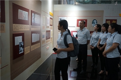 市公積金中心組織參觀主題教育專題展覽 主題黨日活動深化理論學習
